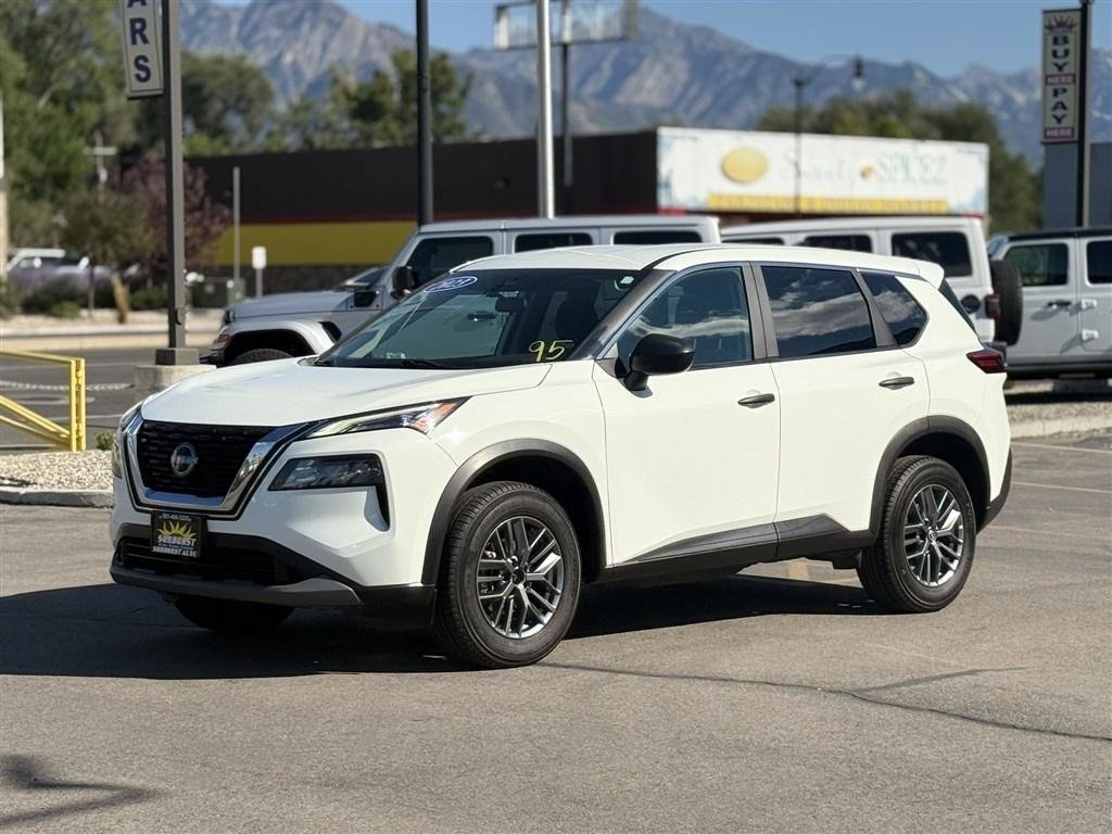 Used 2023 Nissan Rogue S AWD/4WD image 3