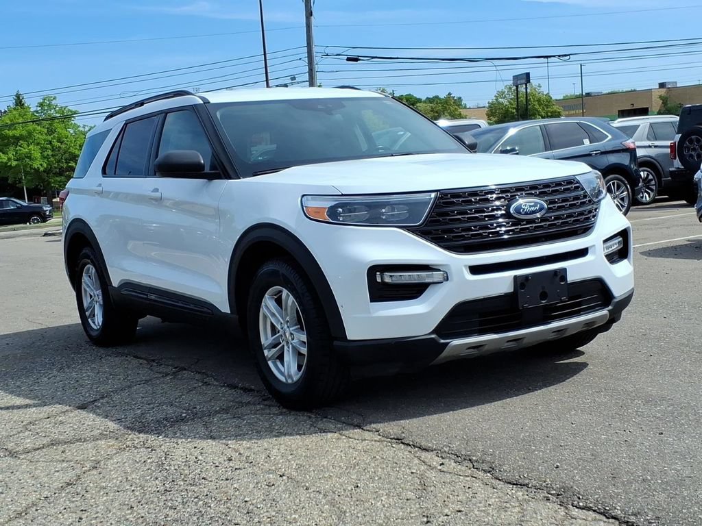 Used 2023 Ford Explorer XLT w/ Equipment Group 202A AWD/4WD image 7