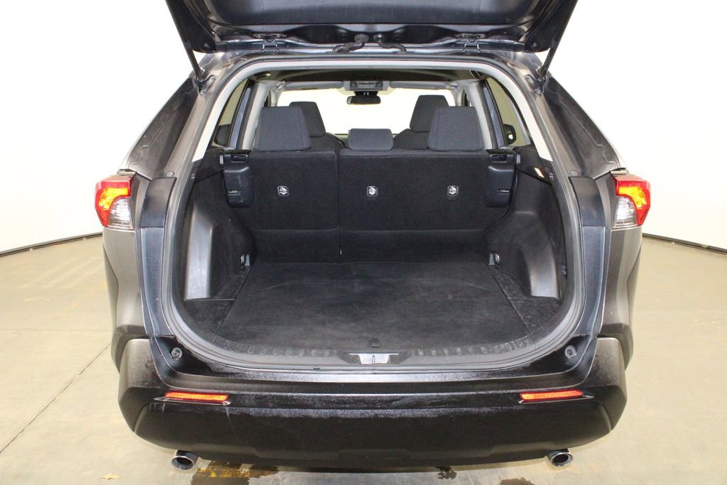 Used 2020 Toyota RAV4 LE image 13