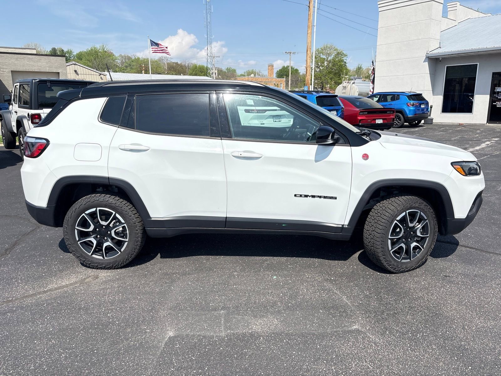 Used 2024 Jeep Compass Trailhawk image 4