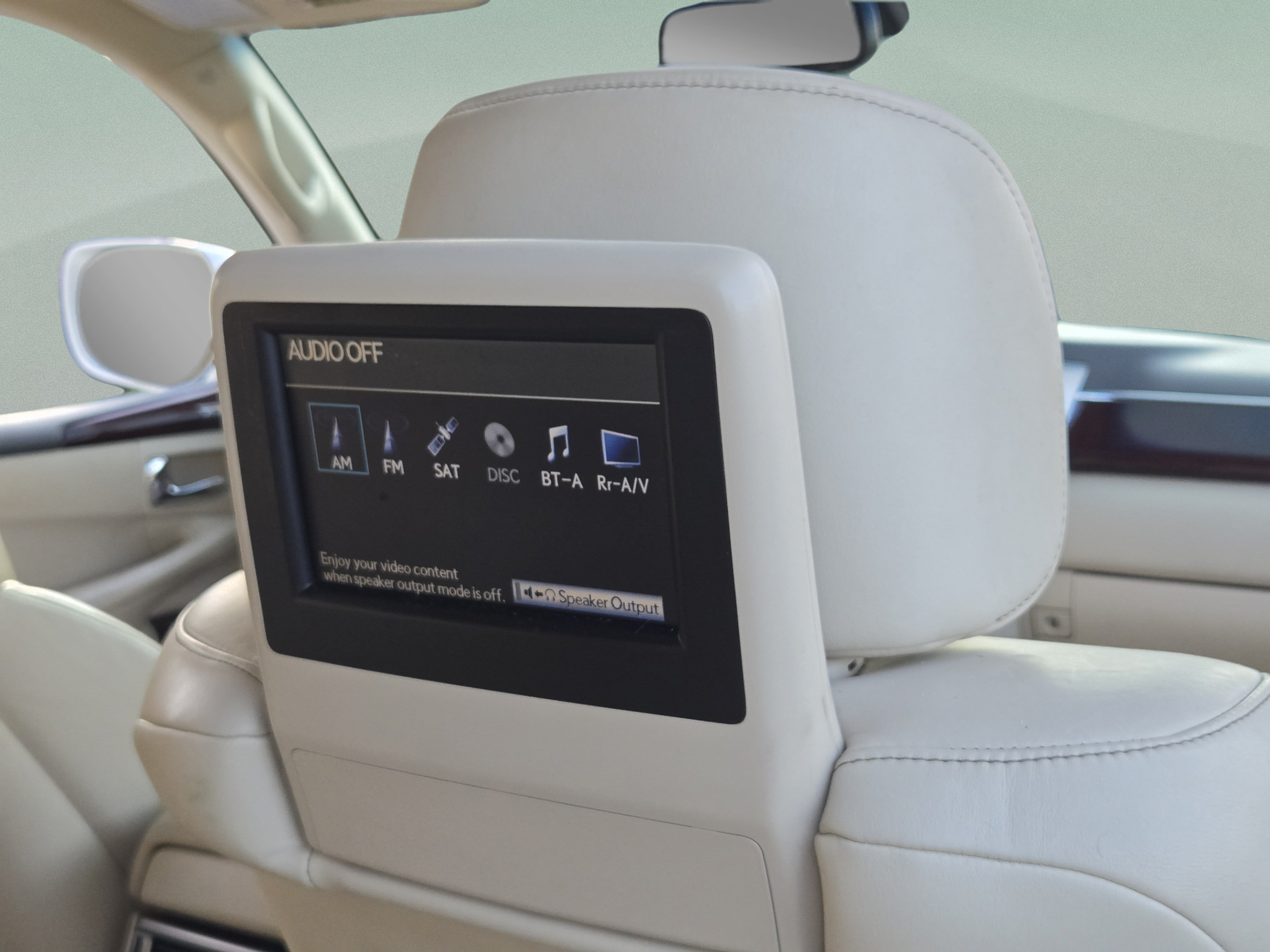 Used 2014 Lexus LX 570 4WD image 22