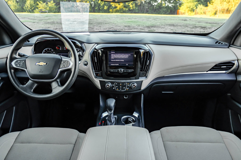 Used 2023 Chevrolet Traverse LS w/ Safety Package FWD image 17
