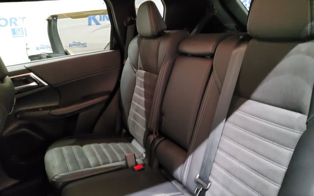 Used 2024 Mitsubishi Outlander SE image 16