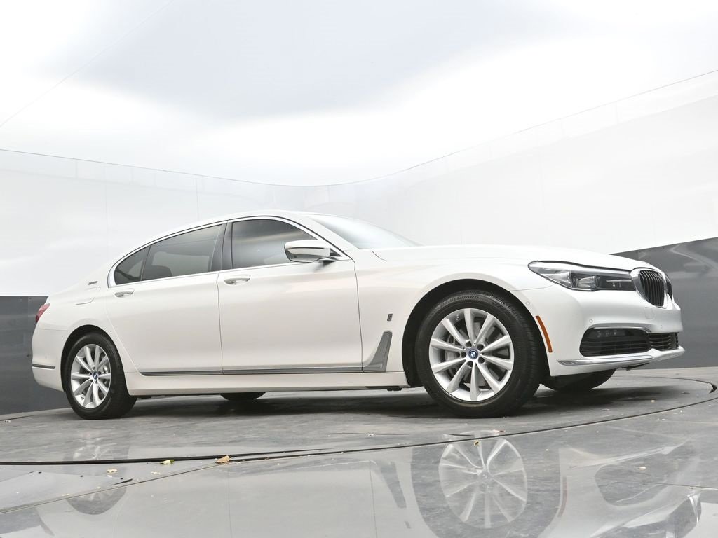 Used 2018 BMW 740e xDrive image 34