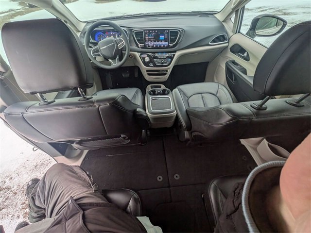 Used 2024 Chrysler Pacifica Touring-L image 27