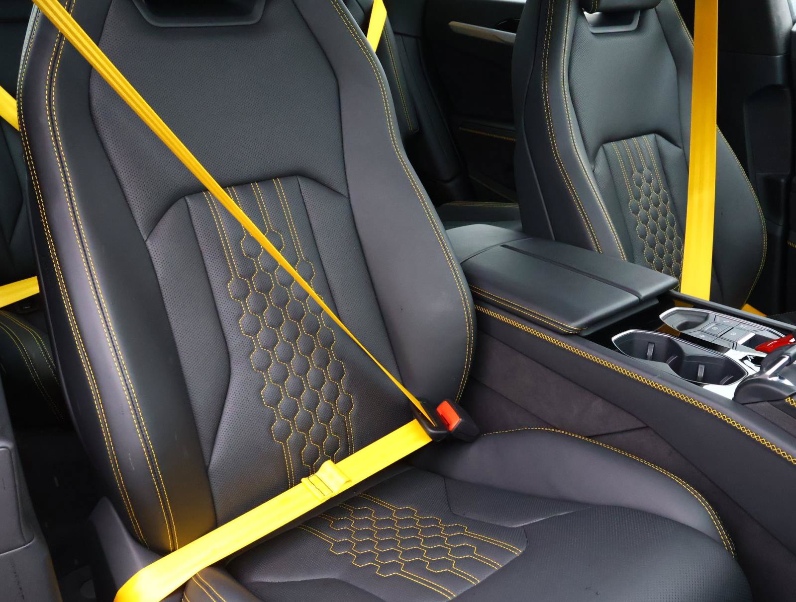 Used 2025 Lamborghini Urus SE AWD/4WD image 18