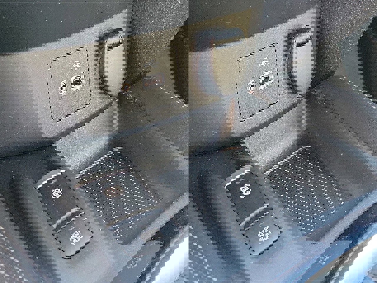 Used 2018 Nissan Rogue SL w/ Premium Package image 29