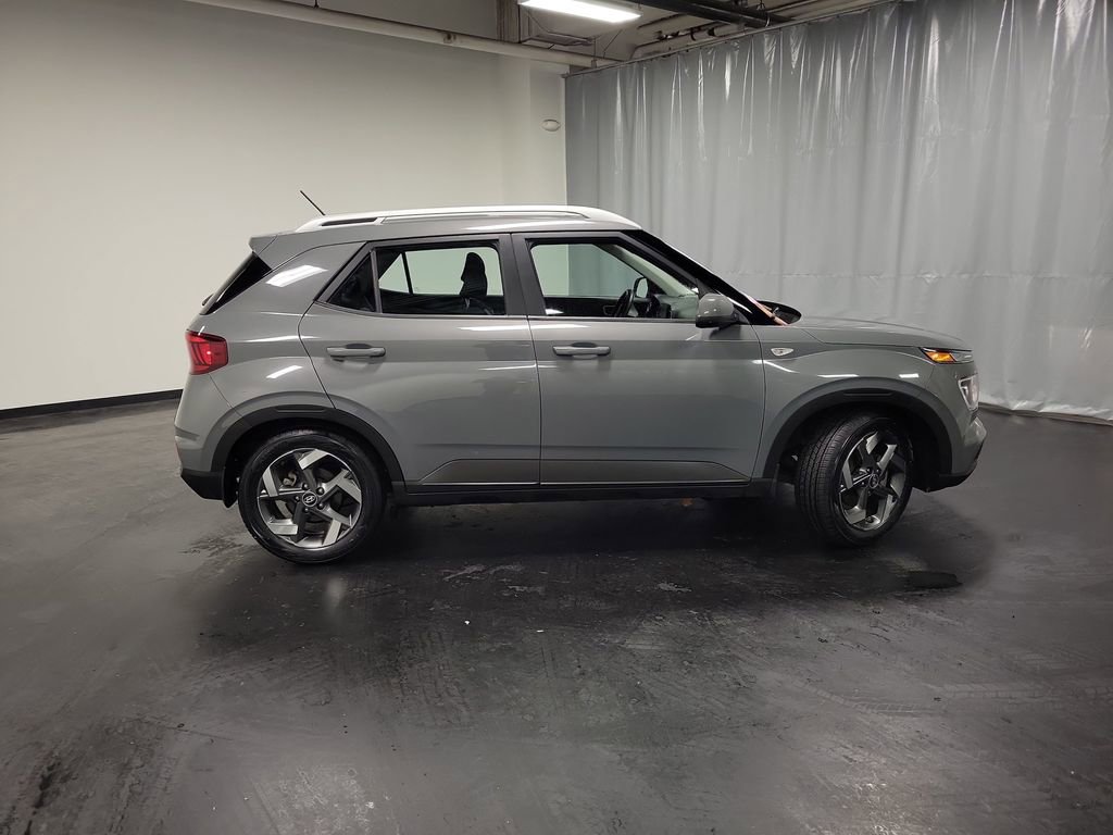 Used 2023 Hyundai Venue SEL image 9