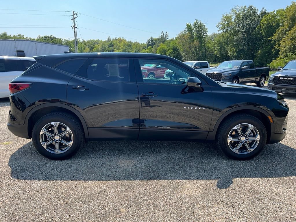 Used 2025 Chevrolet Blazer LT AWD/4WD image 4