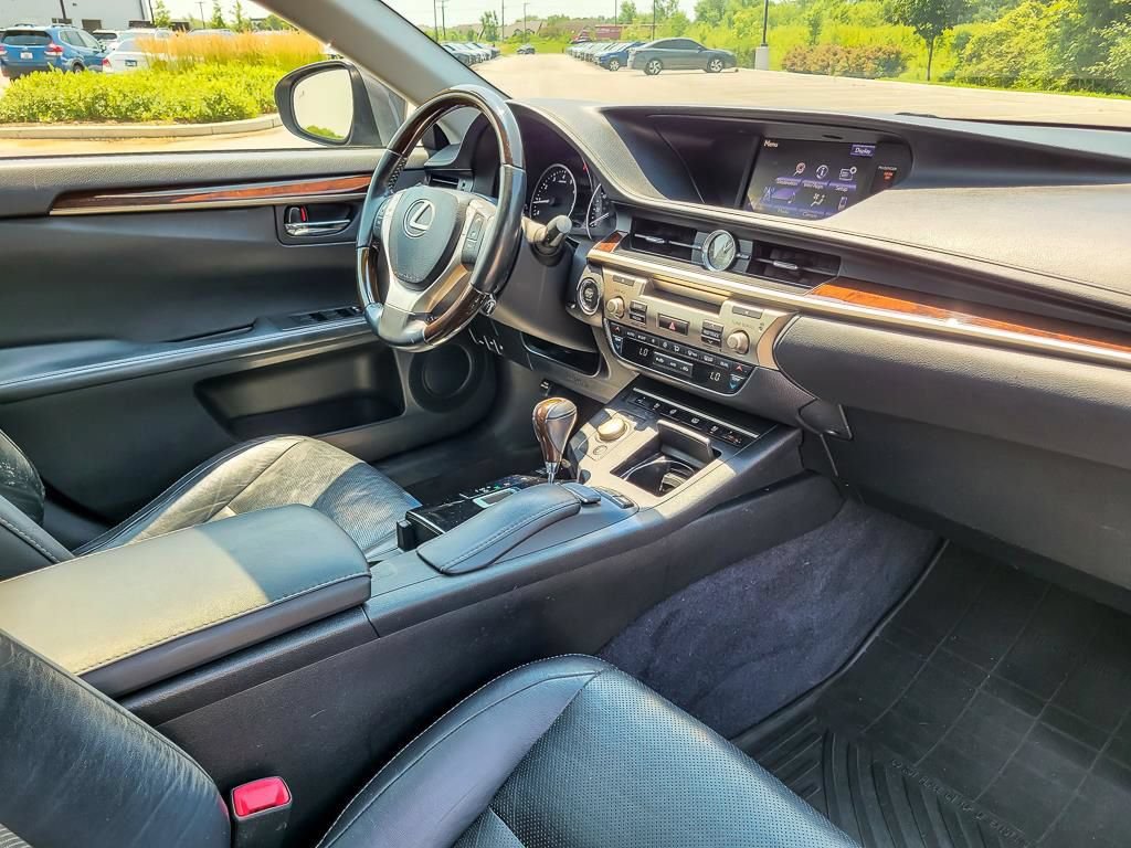 Used 2014 Lexus ES 350 w/ Luxury Package FWD image 32