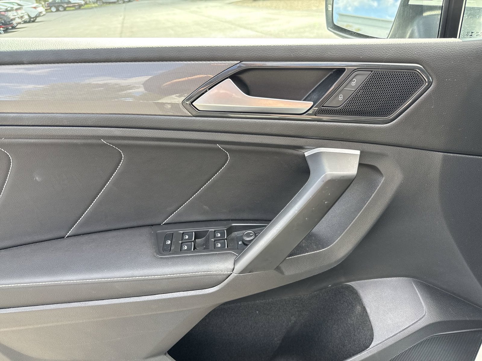 Used 2023 Volkswagen Tiguan SE w/ Panoramic Sunroof Package AWD/4WD image 15
