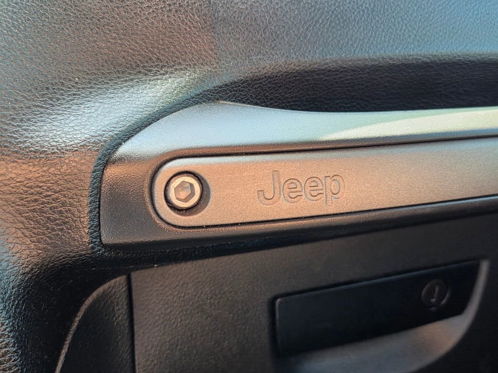 Used 2018 Jeep Wrangler Unlimited Sport AWD/4WD image 30
