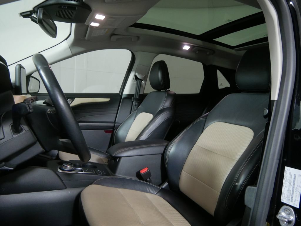 Used 2021 Ford Escape Titanium w/ Titanium Elite Package AWD/4WD image 11