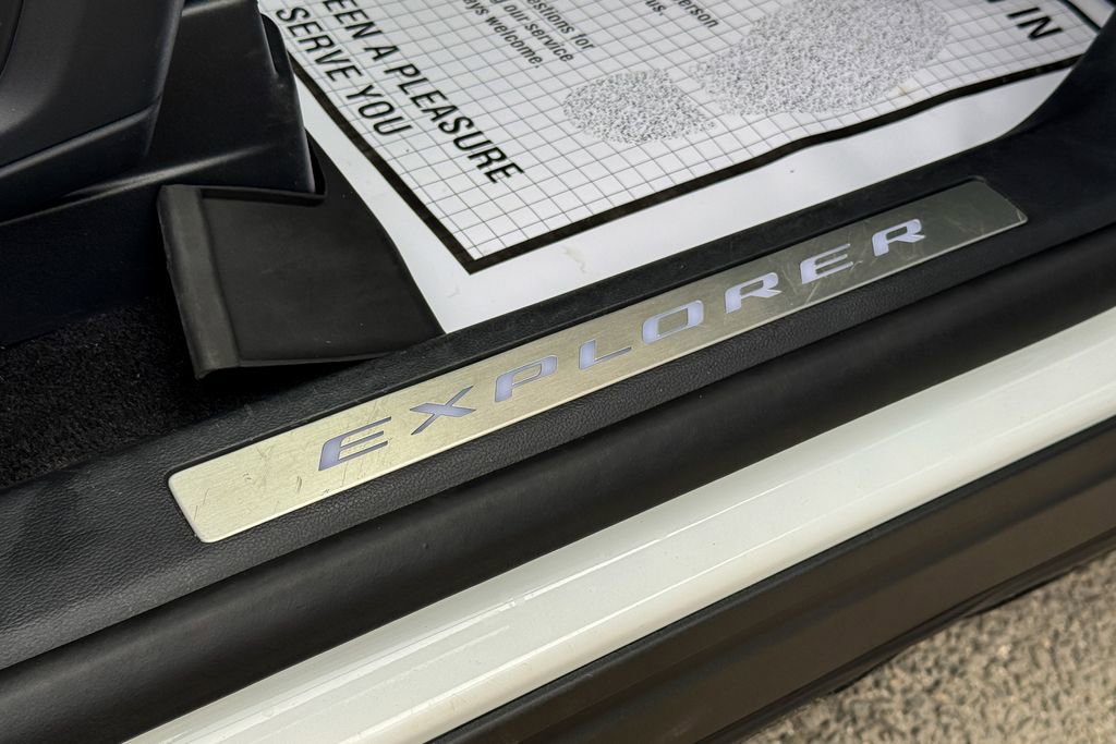 Certified 2025 Ford Explorer Platinum w/ Ultimate Package image 14