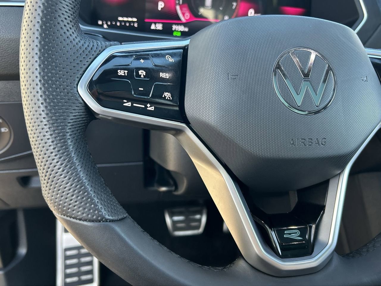 Certified 2024 Volkswagen Tiguan SE R-Line FWD image 21