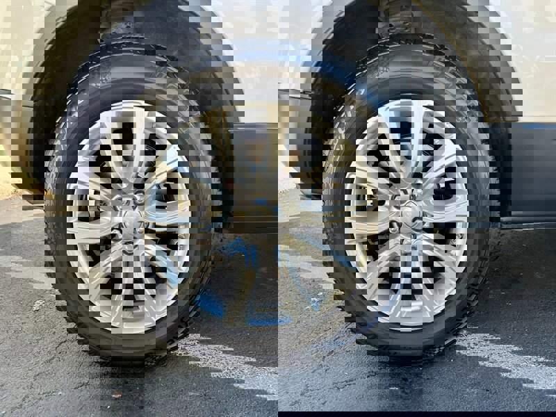 Used 2018 Land Rover Range Rover Evoque SE image 11