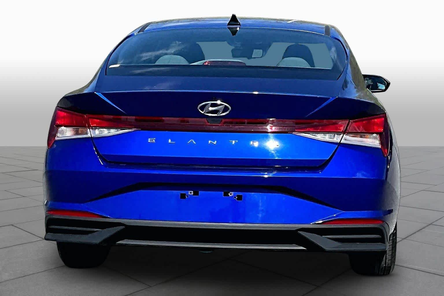 Used 2023 Hyundai Elantra SE FWD image 5