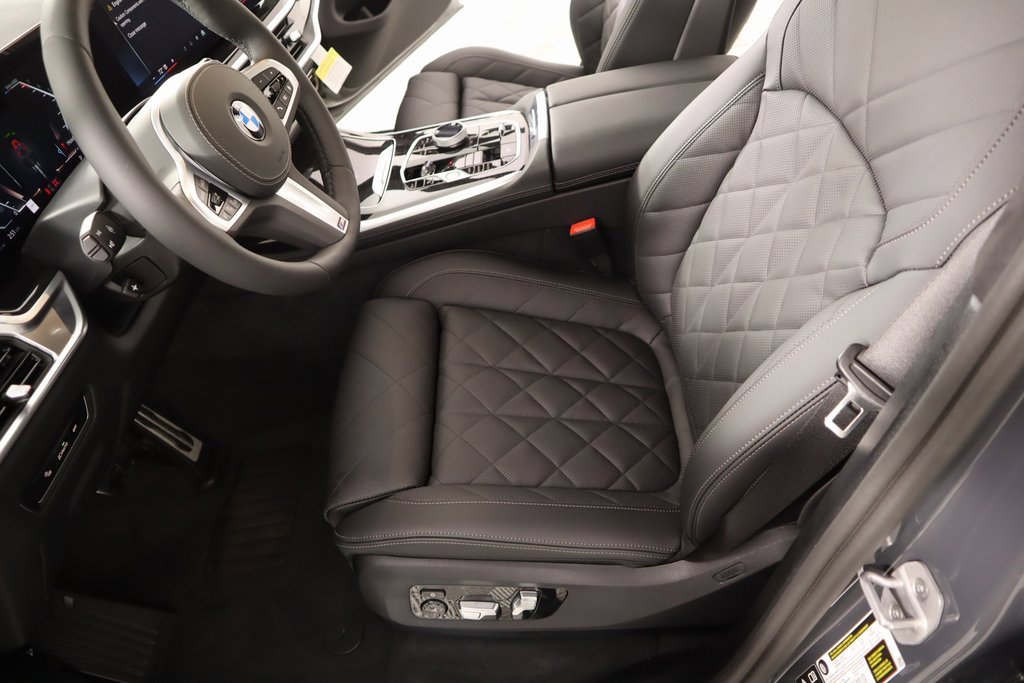New 2025 BMW X7 xDrive40i w/ M Sport Package image 12