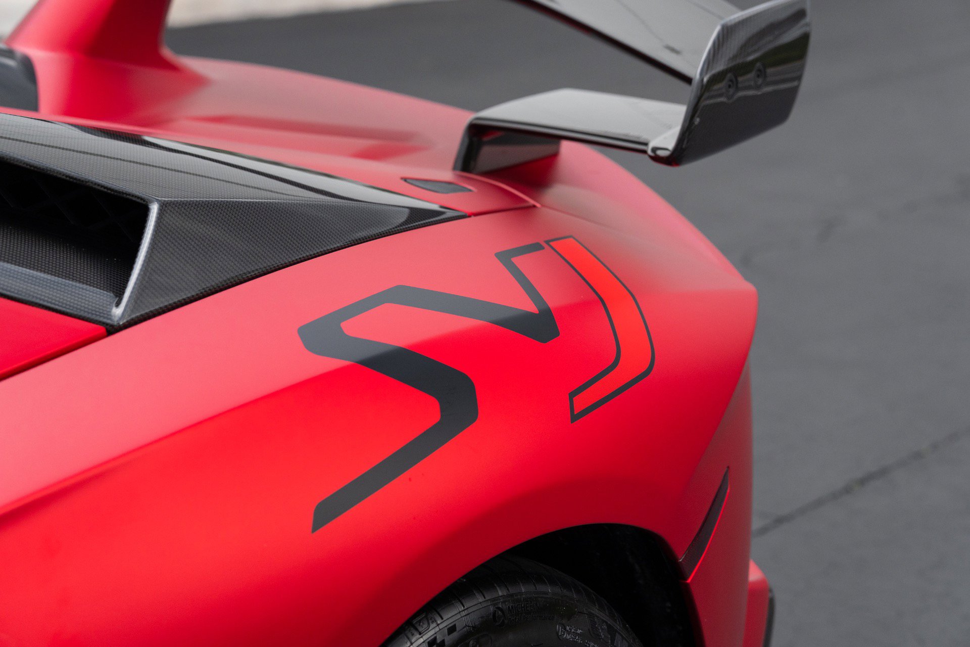 Used 2021 Lamborghini Aventador SVJ AWD/4WD image 40