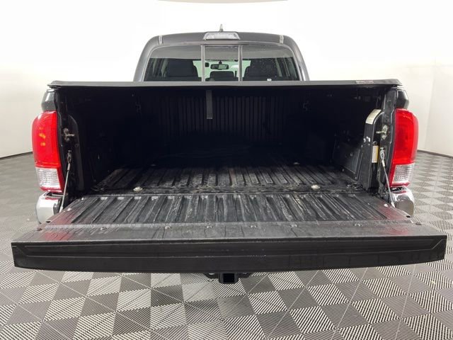 Used 2017 Toyota Tacoma SR5 image 46
