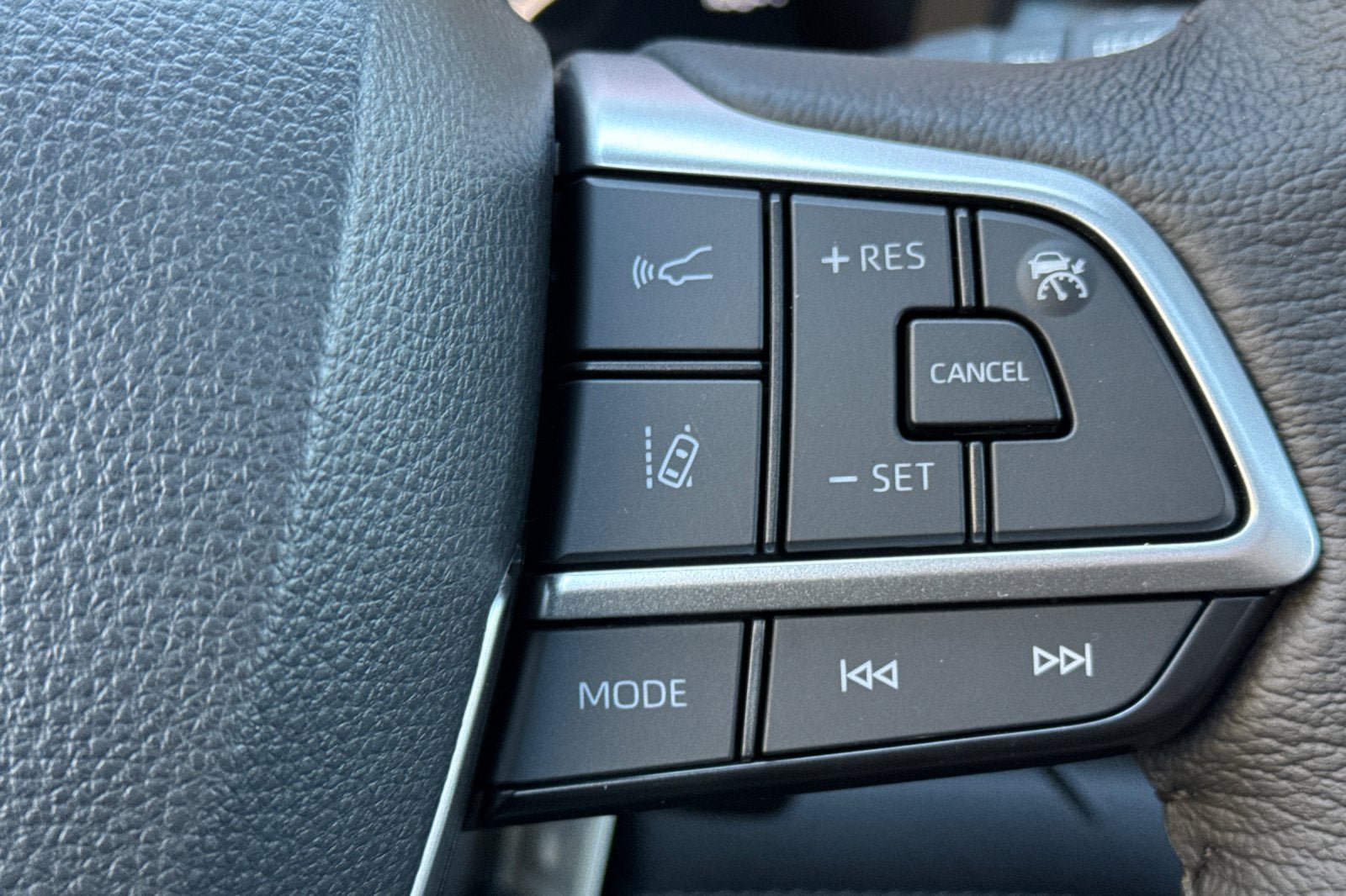 New 2026 Toyota Sienna XLE FWD image 27