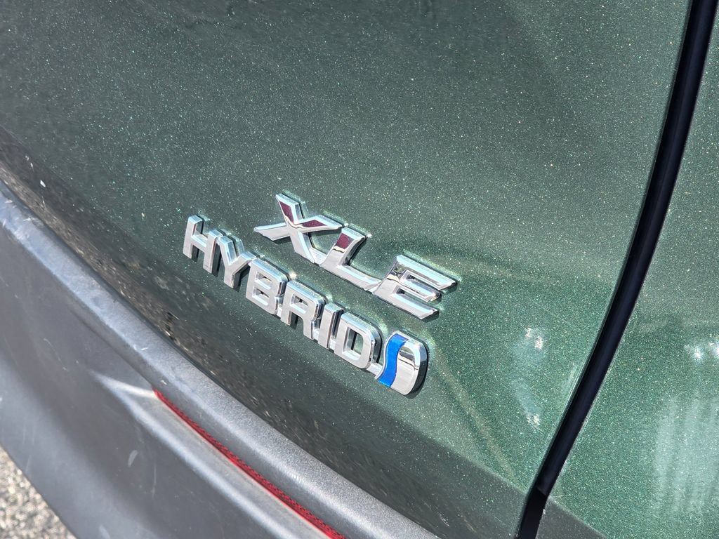 Certified 2024 Toyota Sienna XLE FWD image 18