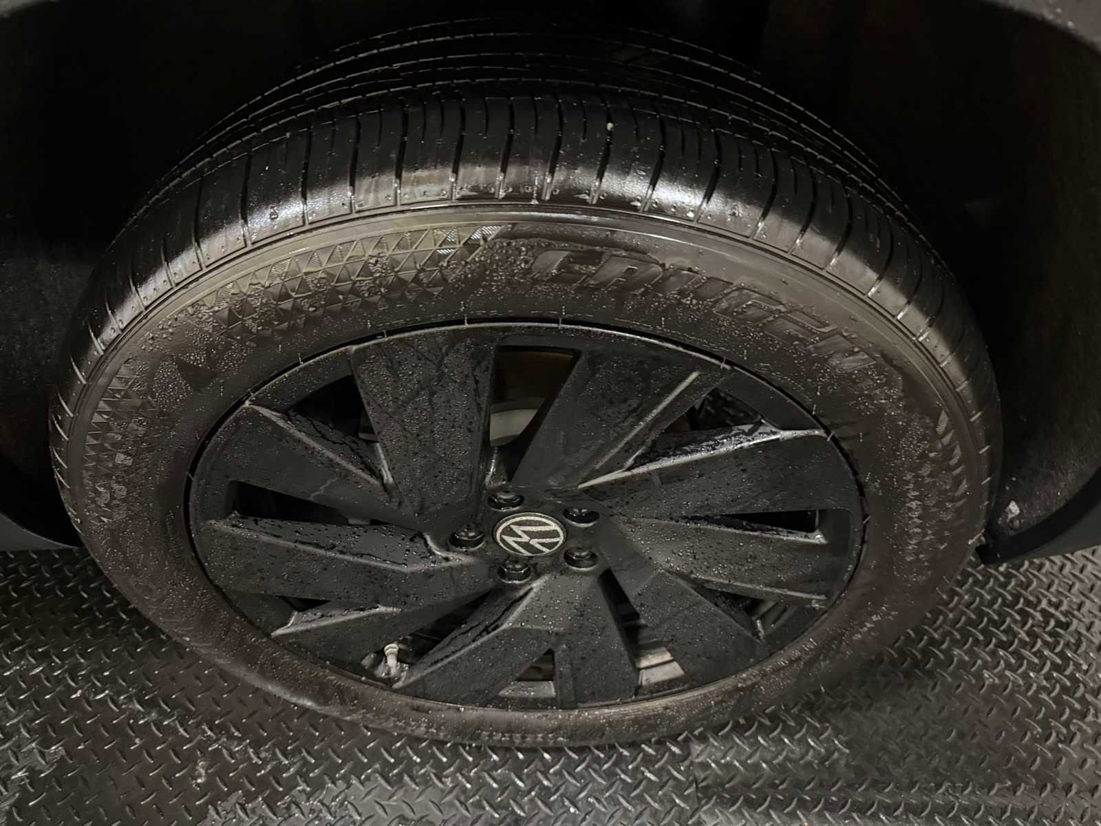 Certified 2025 Volkswagen Atlas SE image 9