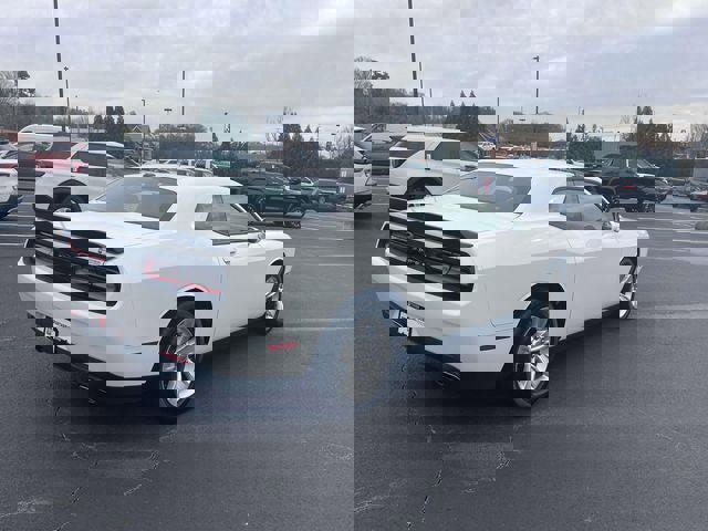Used 2023 Dodge Challenger SXT image 9
