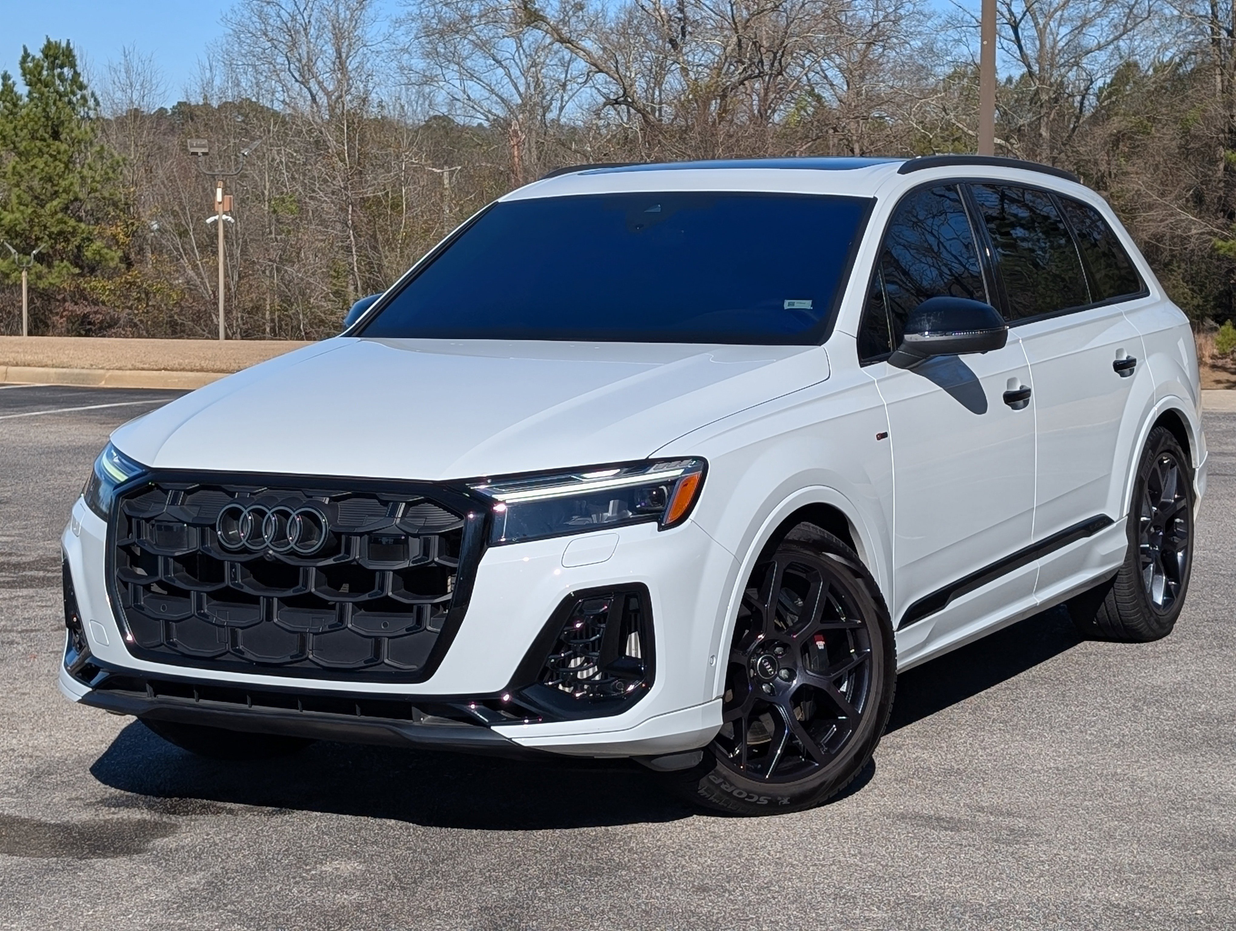 Used 2025 Audi SQ7 Premium Plus w/ Executive Package image 4