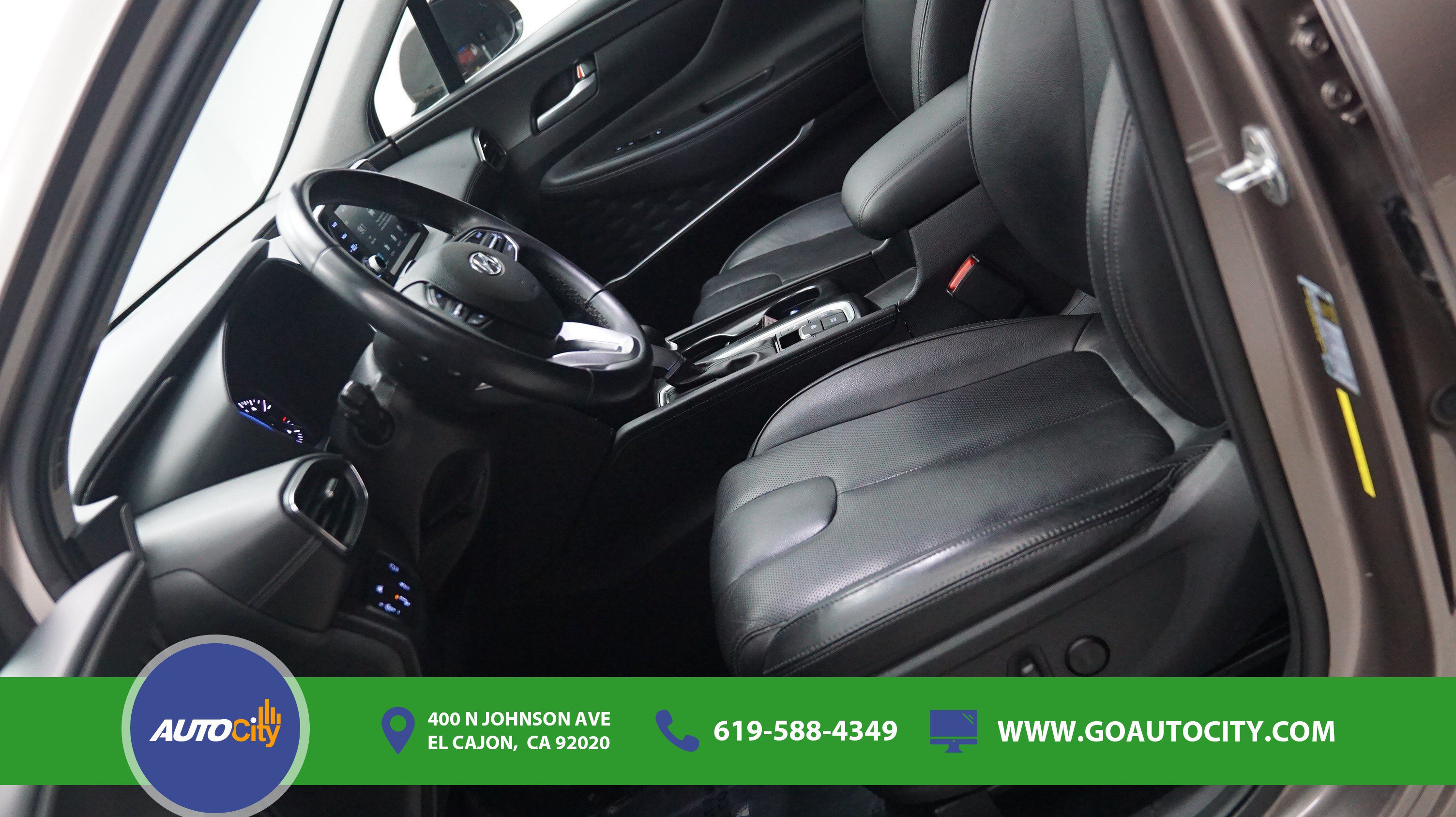Used 2020 Hyundai Santa Fe SEL w/ Convenience + Premium Package FWD image 9