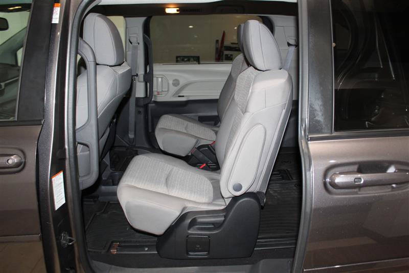 Used 2023 Toyota Sienna LE w/ LE Plus Package FWD image 25