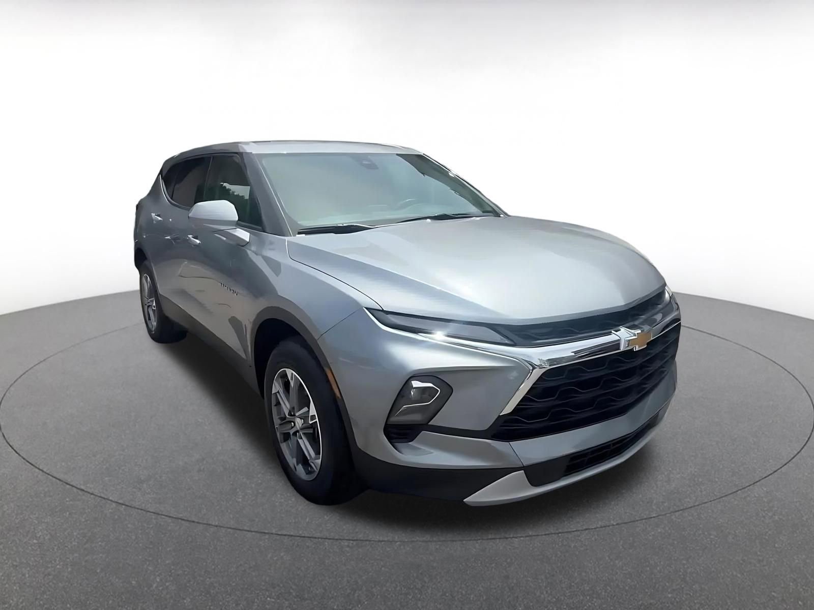 Used 2025 Chevrolet Blazer LT FWD image 3