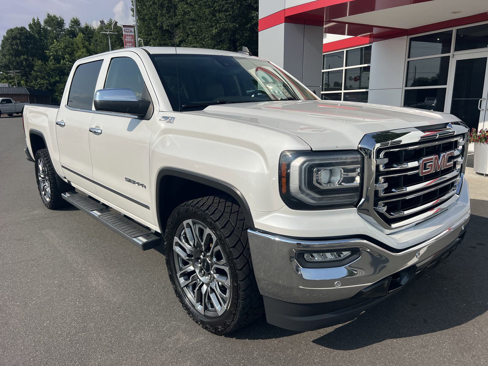 Used 2018 GMC Sierra 1500 SLT image 2