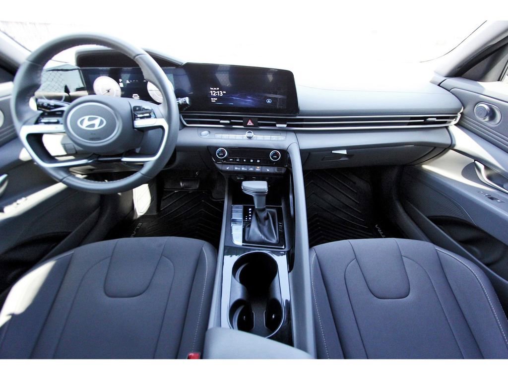 Certified 2025 Hyundai Elantra SEL image 10