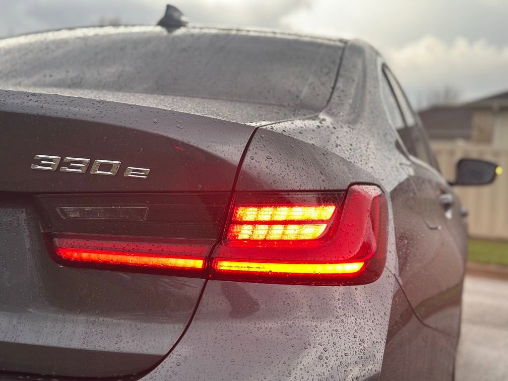 Used 2021 BMW 330e xDrive w/ Premium Package image 12