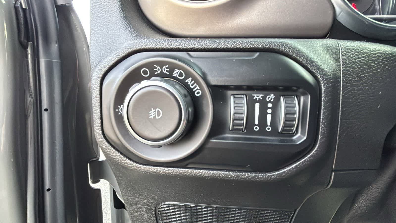 Used 2020 Jeep Wrangler Sport image 13