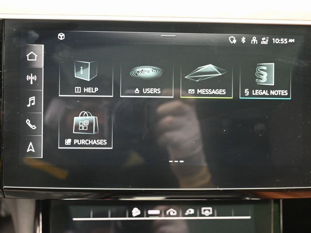 Used 2022 Audi e-tron Premium Plus w/ Premium Plus Package image 26