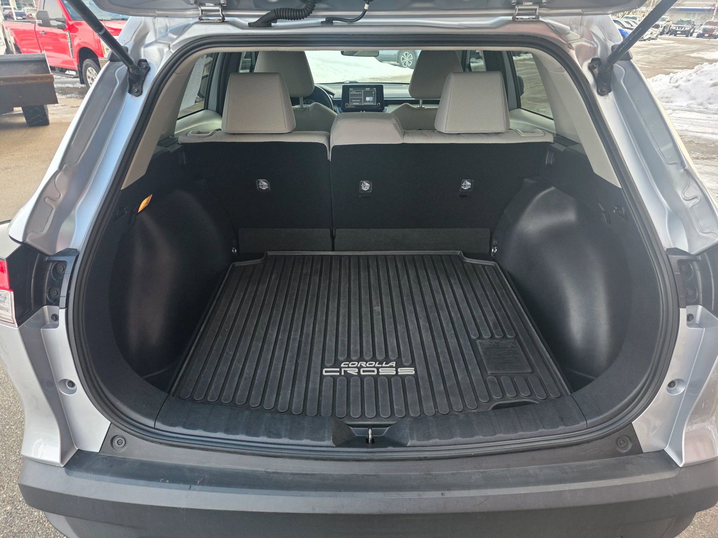 Used 2022 Toyota Corolla Cross LE image 6