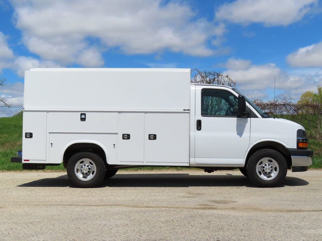 Used 2025 Chevrolet Express 3500 w/ Power Convenience Package RWD image 5
