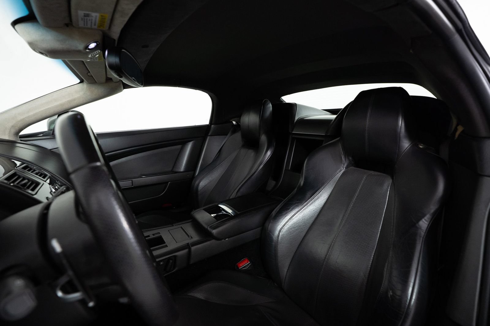 Used 2012 Aston Martin V8 Vantage Roadster RWD image 41