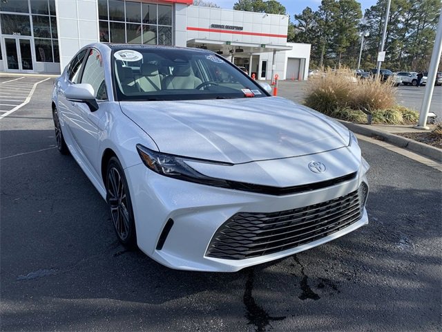 Used 2025 Toyota Camry XLE image 2