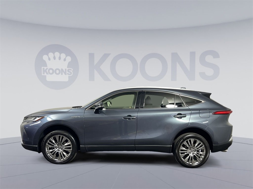 Used 2021 Toyota Venza XLE image 2