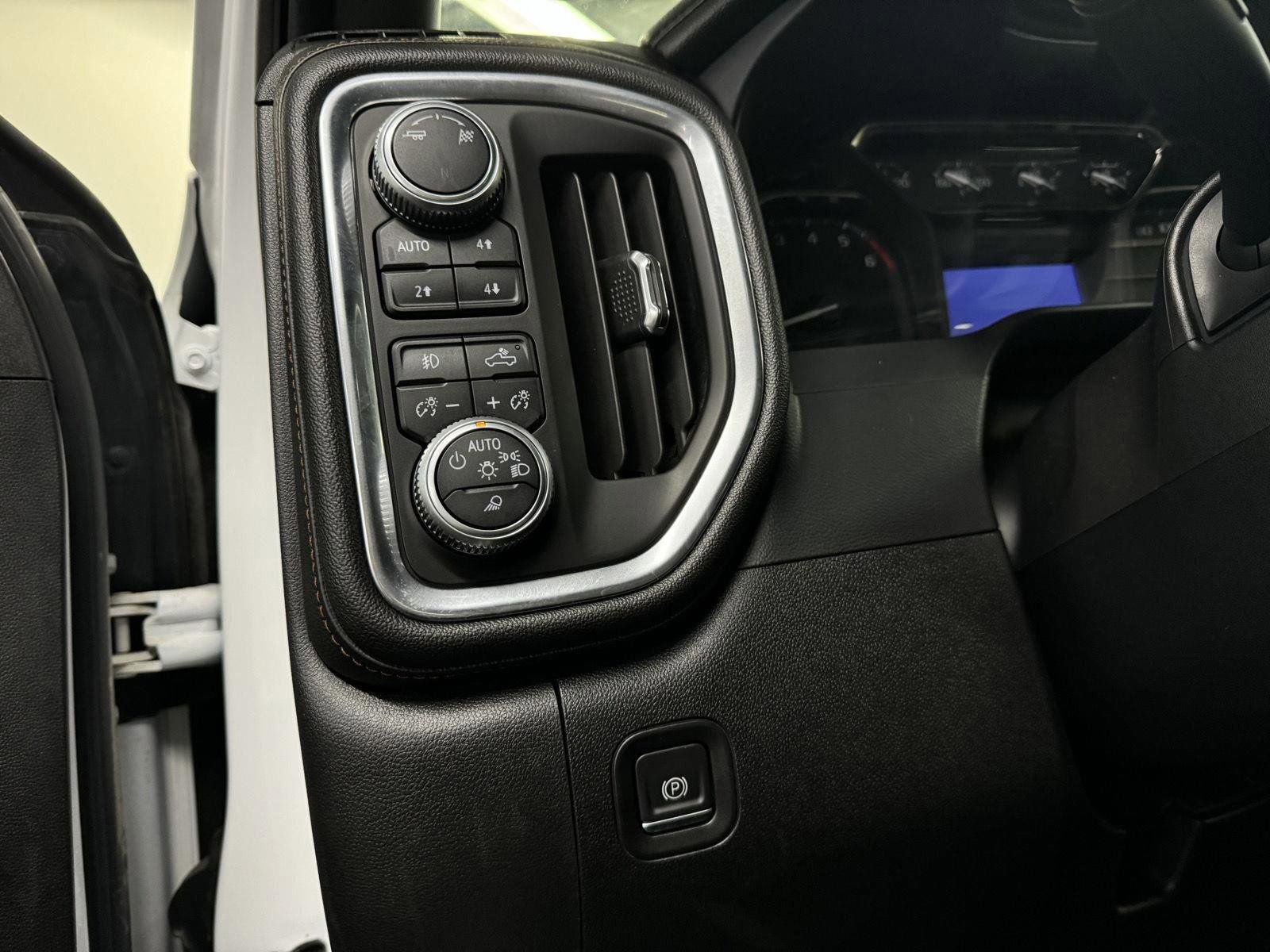 Used 2019 GMC Sierra 1500 AT4 w/ AT4 Premium Package AWD/4WD image 22