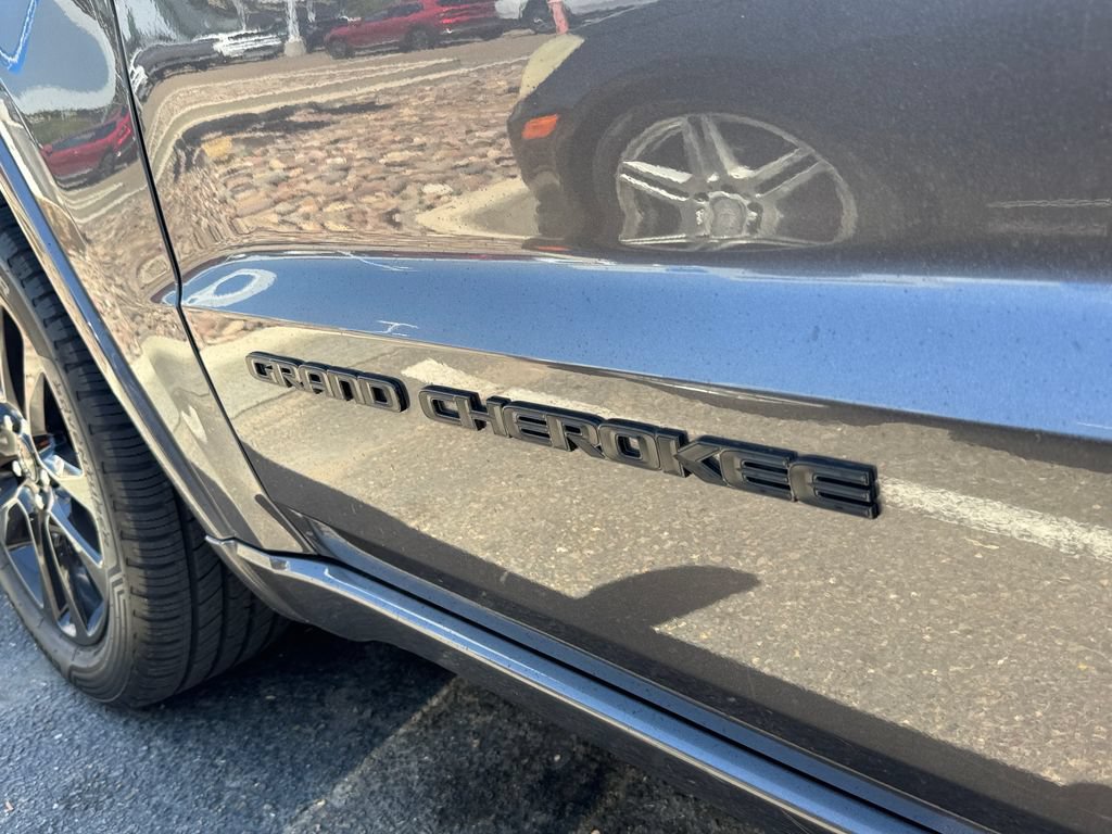 Used 2018 Jeep Grand Cherokee Altitude AWD/4WD image 20