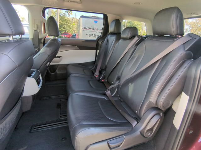 Used 2024 Kia Carnival LX image 16