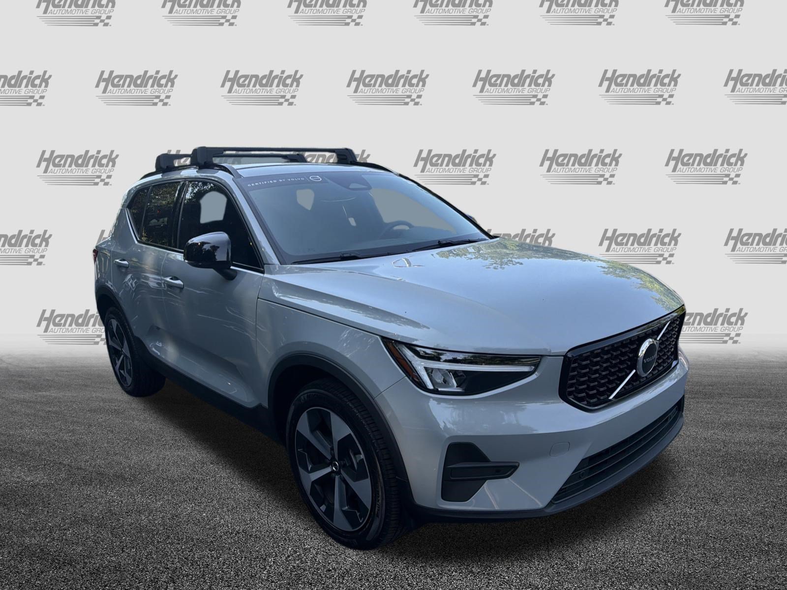 Certified 2026 Volvo XC40 B4 Core FWD image 2