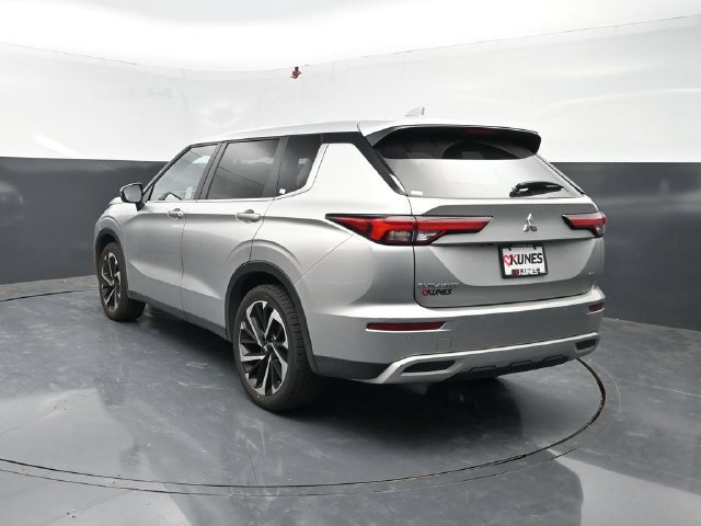Used 2024 Mitsubishi Outlander SE FWD image 7