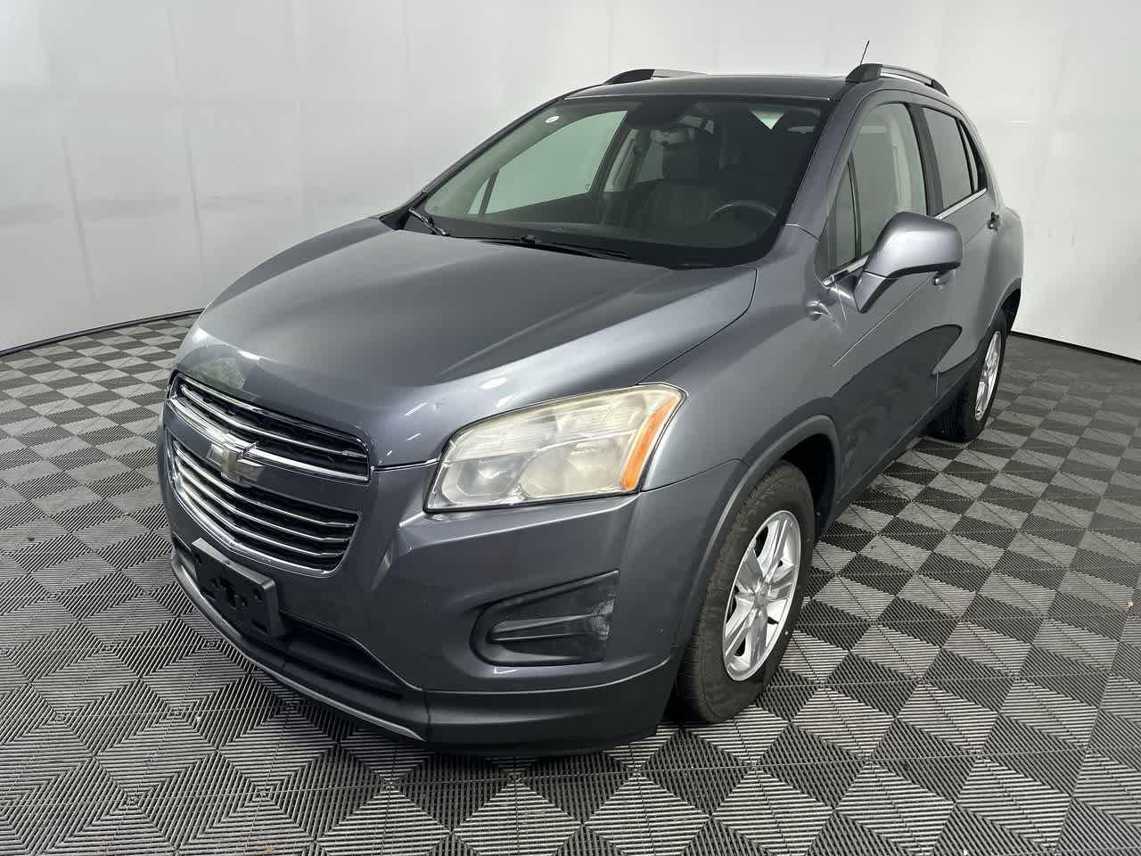 Used 2015 Chevrolet Trax LT w/ LT Sun and Sound Package FWD image 4