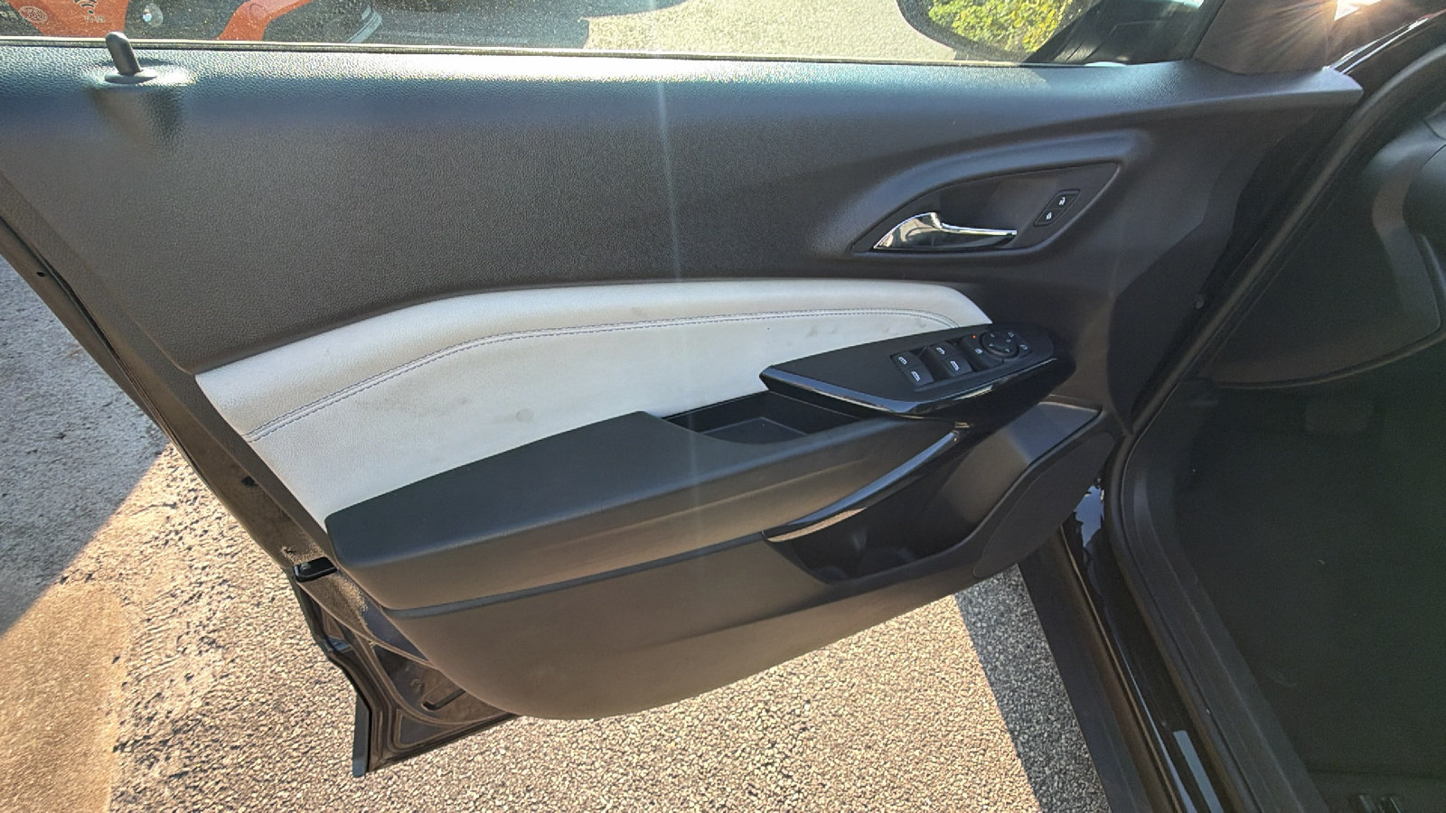 Used 2025 Chevrolet Trax LT FWD image 14