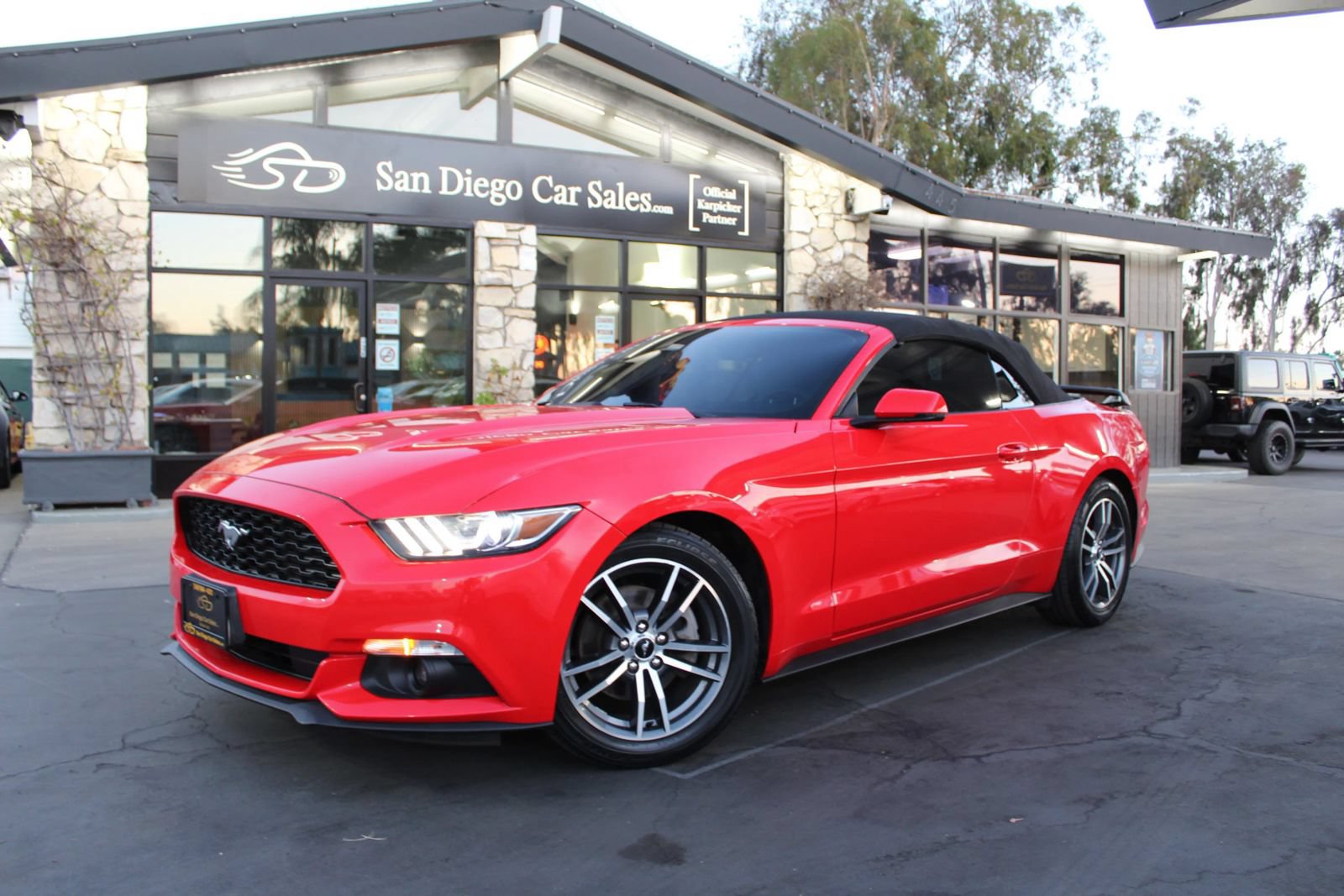 Used 2015 Ford Mustang Premium RWD image 1